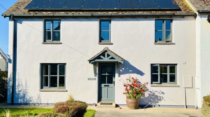 Dog-friendly cottage with swimming pool   in NORTH CORNWALL, West Country