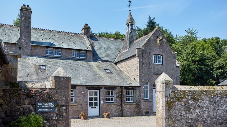 Holiday homes with a pool   in Heart of England