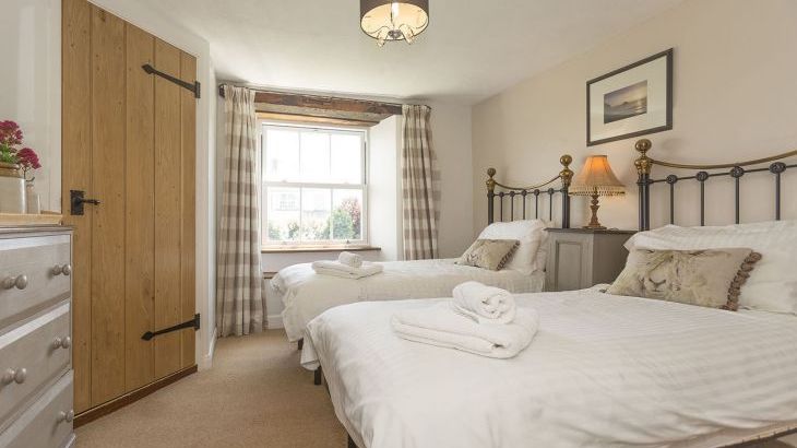 Court Farm Holidays, Marhamchurch, Bude Cornwall, sleeps 17, Photo 3 Court Farm Holidays, Marhamchurch, Bude Cornwall, sleeps 17, Photo 3