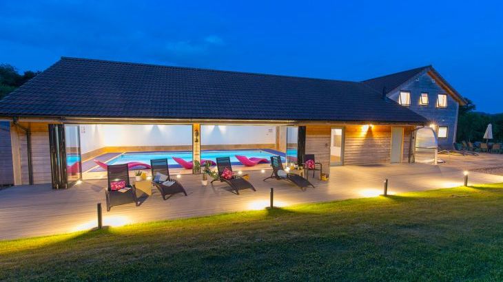 Big holiday cottages with a pool   in South West, West Country