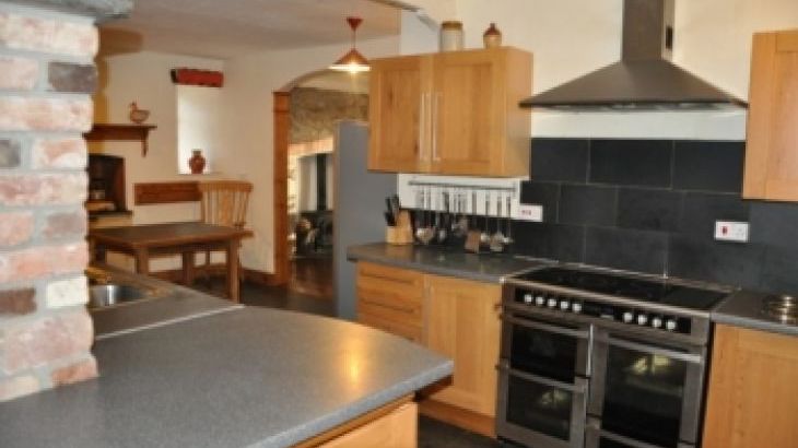 Lower Northcott Farmhouse, sleeps  17,  Photo 5