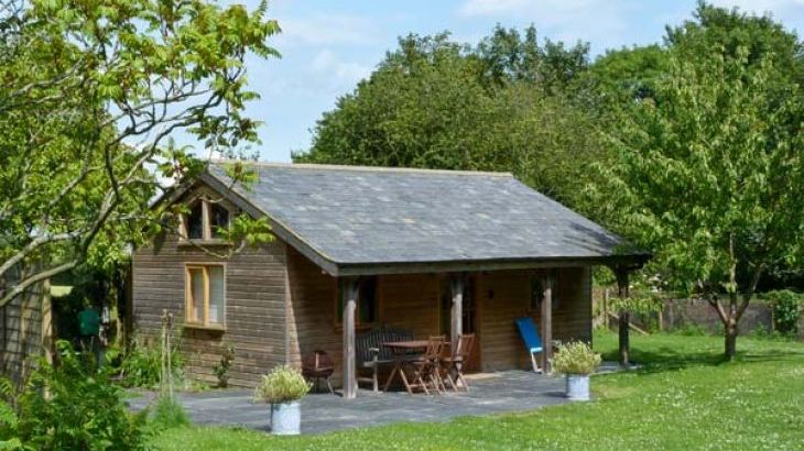 Holiday accommodation + swimming pool   in South of England, South of England - Isle of Wight