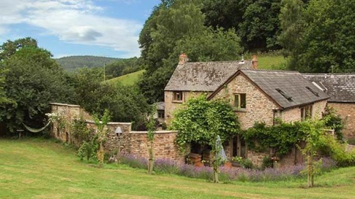 The Lodge Farm Barn Family Cottage, Deepdean, Heart Of England  - Photo 1