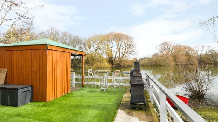 The Lakeside Yurt Dog Friendly Holiday Accommodation, Beckford, Cotswolds  - Photo 6