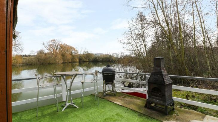 The Lakeside Yurt Dog Friendly Holiday Accommodation, Beckford, Cotswolds  - Photo 7