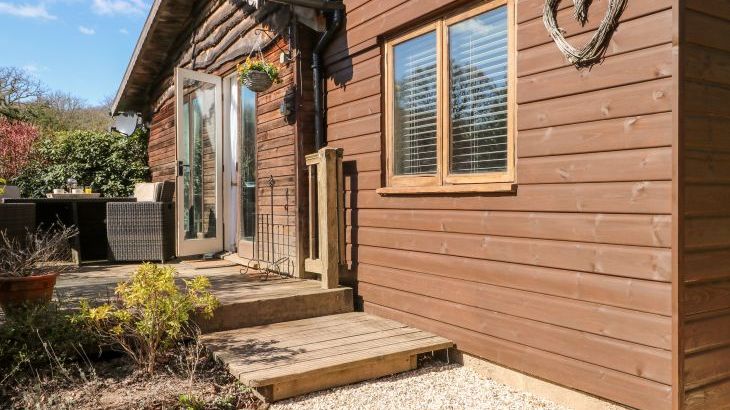 Dog-friendly cottage with swimming pool   in South Downs National Park