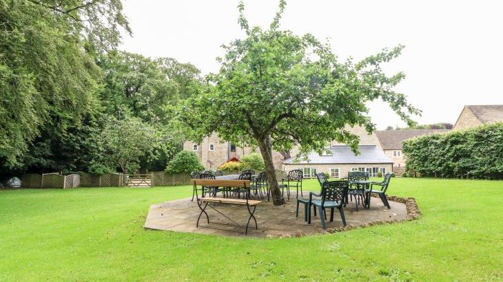 South Hill Farmhouse, sleeps  22,  Photo 59