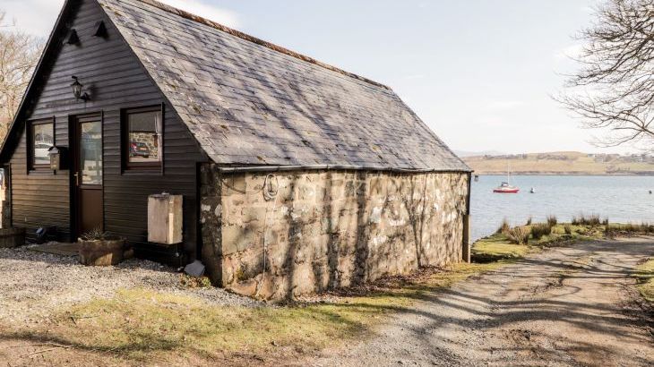 Greshornish Boathouse dog friendly holiday cottage, Dunvegan, Isle Of Skye, Highlands And Islands 