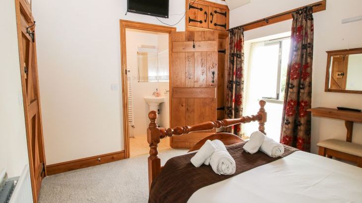 Trooper's Dog-Friendly Cottage, sleeps  12,  Photo 25