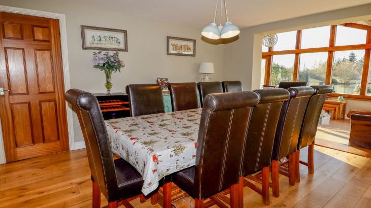 Manor Wood, sleeps  10,  Photo 8