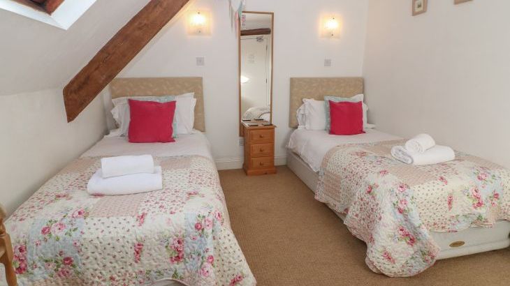 South Hill Farmhouse, sleeps  22,  Photo 45