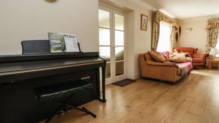 Llys Offa, sleeps  11,  Photo 8