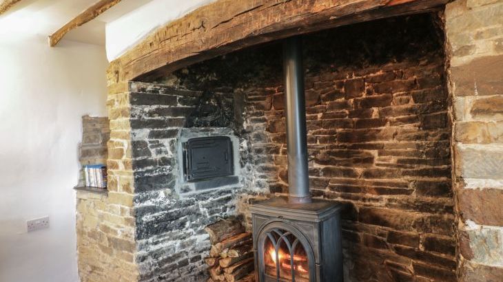 Lower West Curry Farmhouse - Photo 3