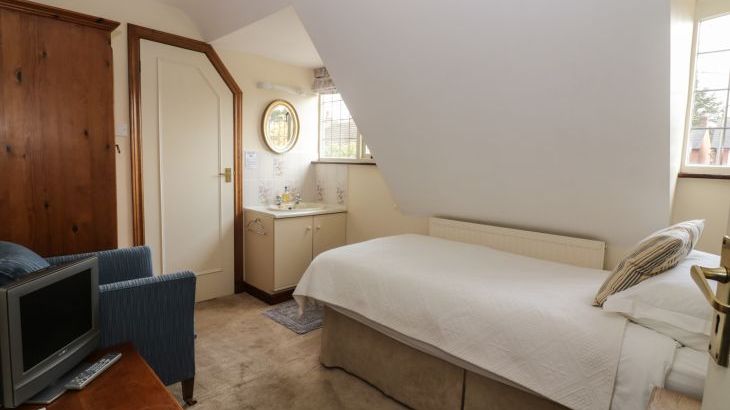 The Lodge off High Street - Photo 10