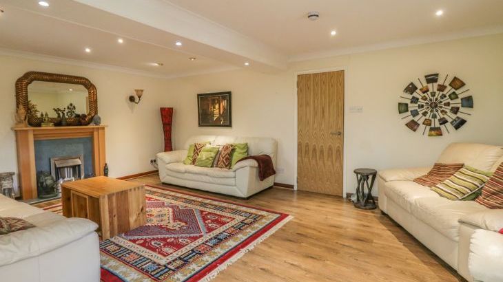Eden House - Photo 8
