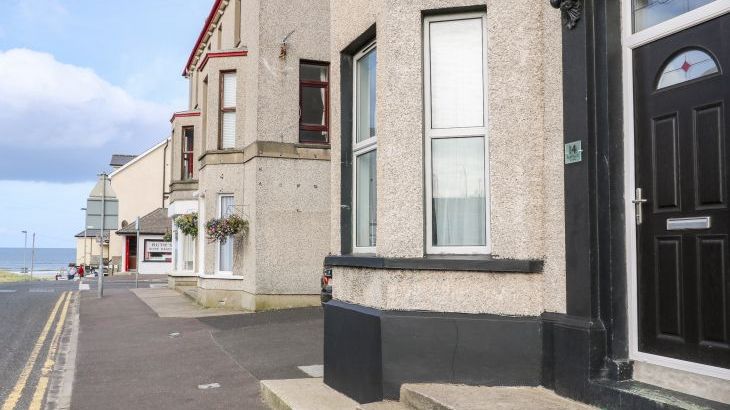 Beachside and Golf Apartment - Main Photo