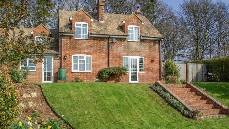 Knights Cottage - Photo 1