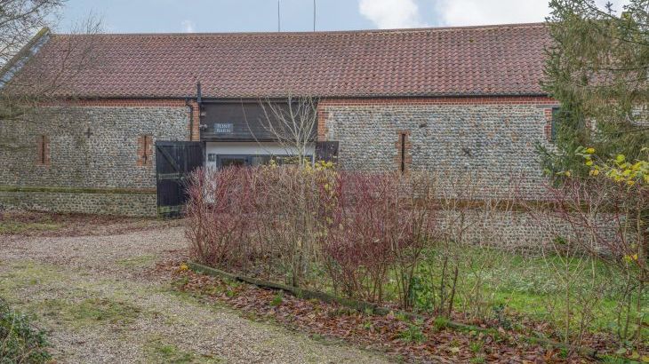 Flint Barn - Photo 1