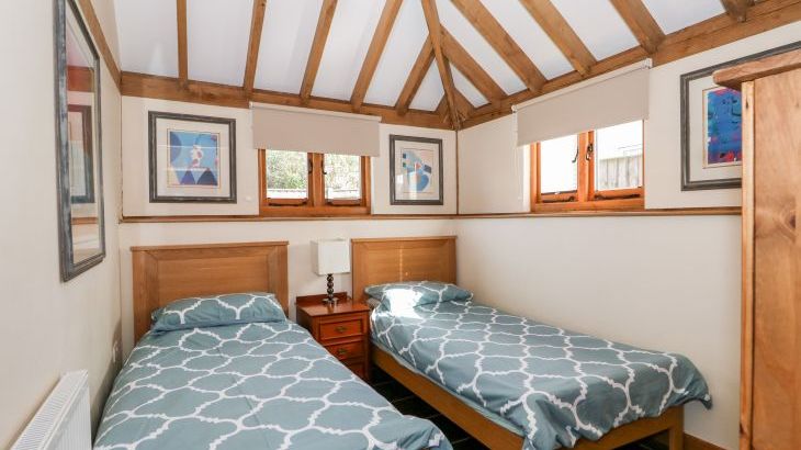 5b Hideways - Photo 9