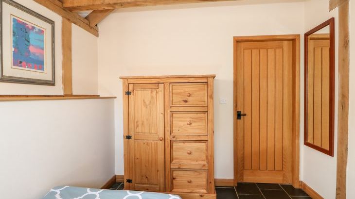 5b Hideways - Photo 10