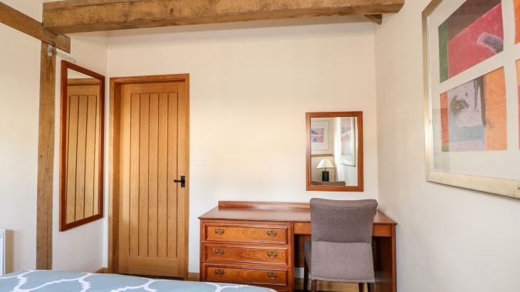 5b Hideways - Photo 13