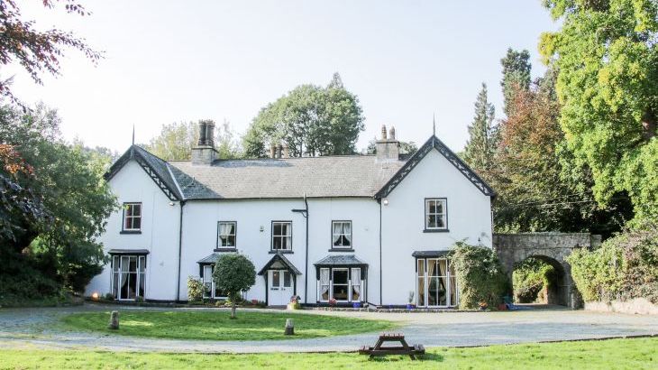 Brookside Manor House - Photo 1