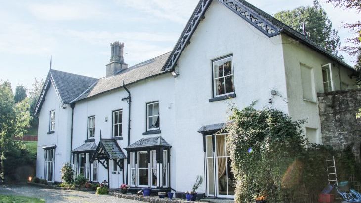 Brookside Manor House - Photo 2