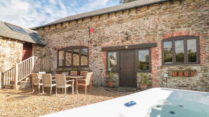 Manor Cottages - Photo 2