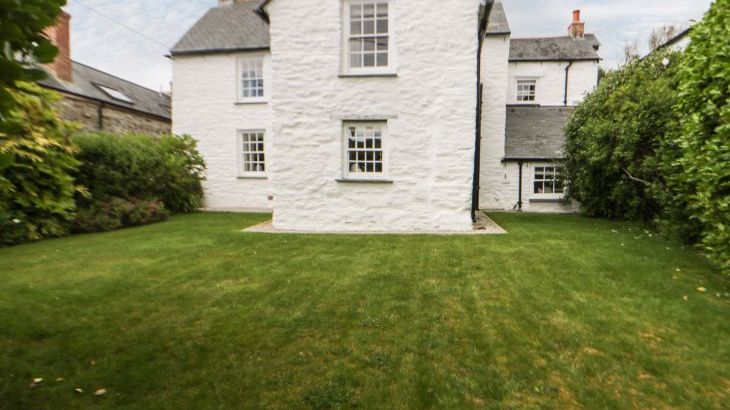 Great Western Farmhouse - Main Photo