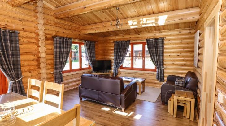 Pine Lodge - Photo 3