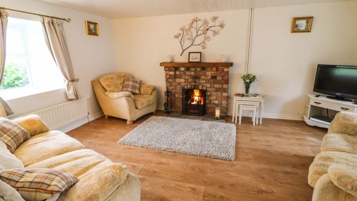 Shaws Hill Farmhouse - Photo 3