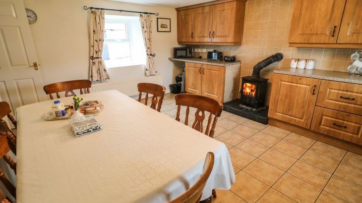 Shaws Hill Farmhouse - Photo 9