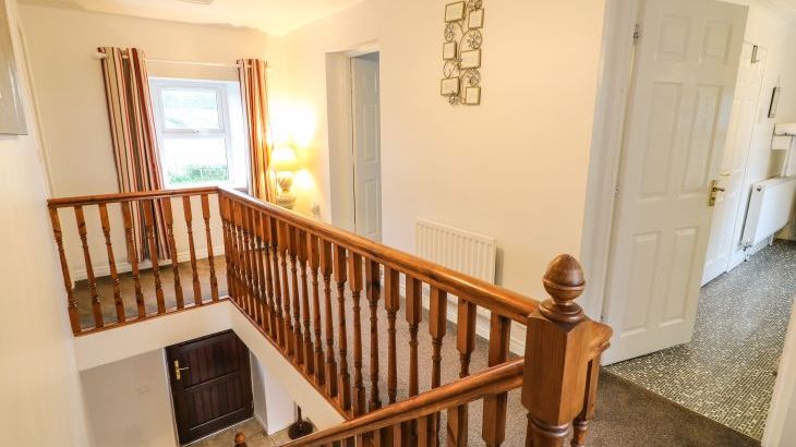 Shaws Hill Farmhouse - Photo 12