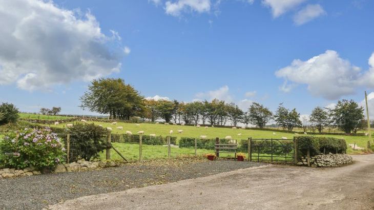 Shaws Hill Farmhouse - Photo 26