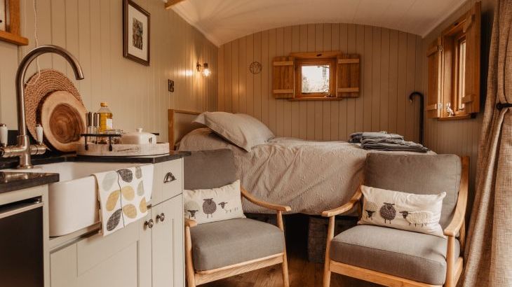 Moelfre - Shepherds Hut - Photo 2