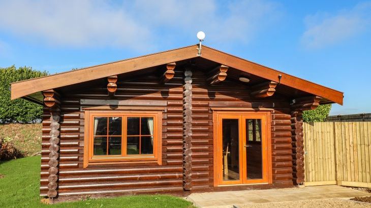 Cottages with a swimming pool   in 