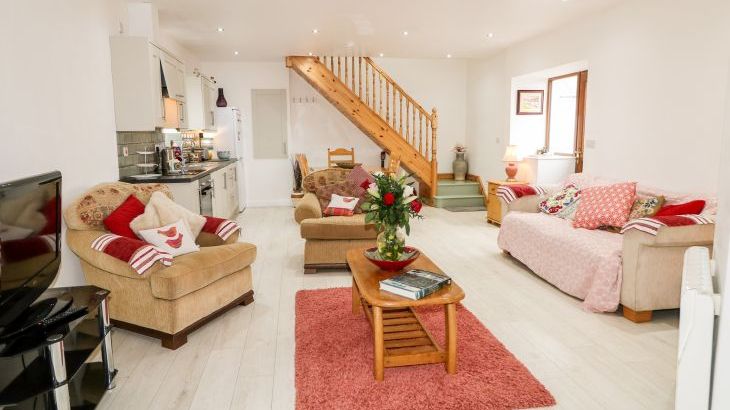 May's Cottage - Photo 2