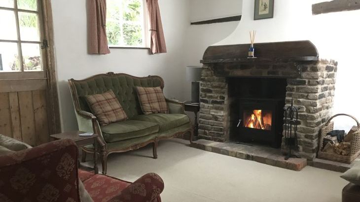 Tudor Cottage - Photo 2