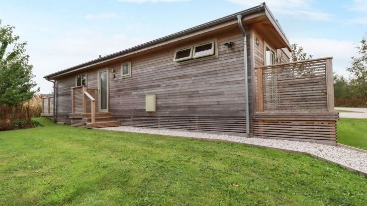 12 Meadow Retreat - Main Photo