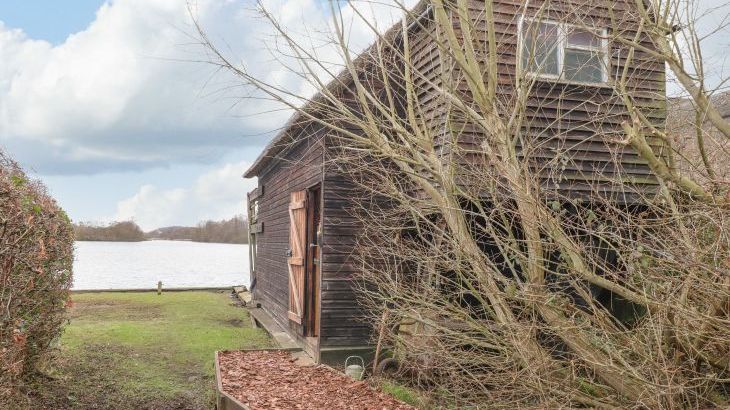 Cygnus Boathouse - Photo 14