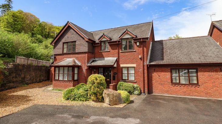 1 The Beeches - Main Photo