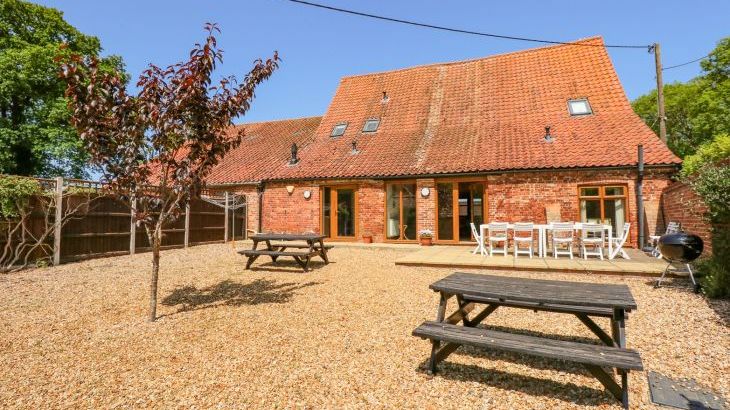 Hadleigh Farm Barn - Main Photo