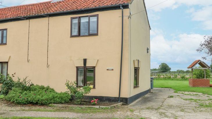 2 Stud Cottage - Main Photo