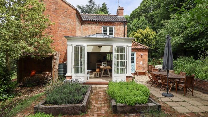 Sunny Cottage - Photo 1