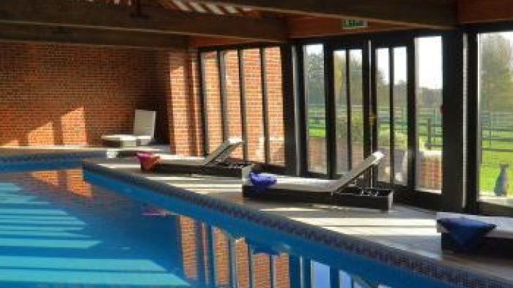 Cottage with leisure pool sleeps 2 in The Norfolk Broads,  East Anglia