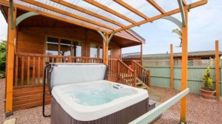 Hot tub cottage for 2 in North Worcestershire, Shires, heart of England