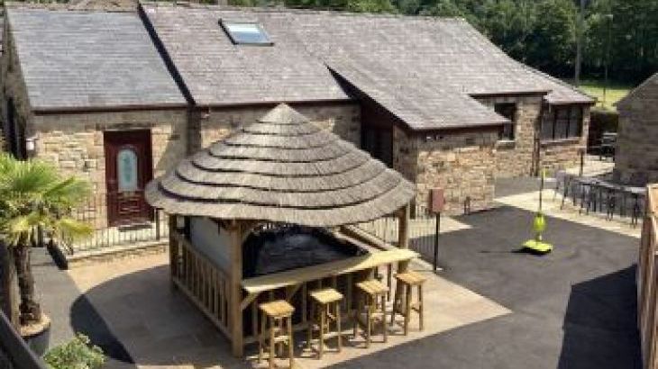 The Haven - Luxury Sheltered Hot Tub & Games Room, sleeps  10,  Large Country Houses, Derbyshire