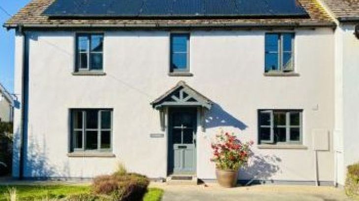 Sleeps 17 Hot Tub Cottage   in NORTH CORNWALL, West Country