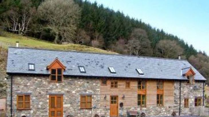 Y Sgubor Barn, sleeps  11,  Large Country Houses, Powys