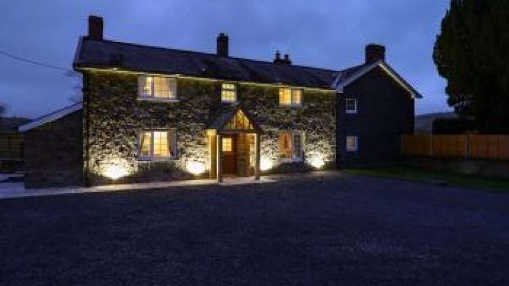 Cottage with Hot Tub Access   in Mid Wales